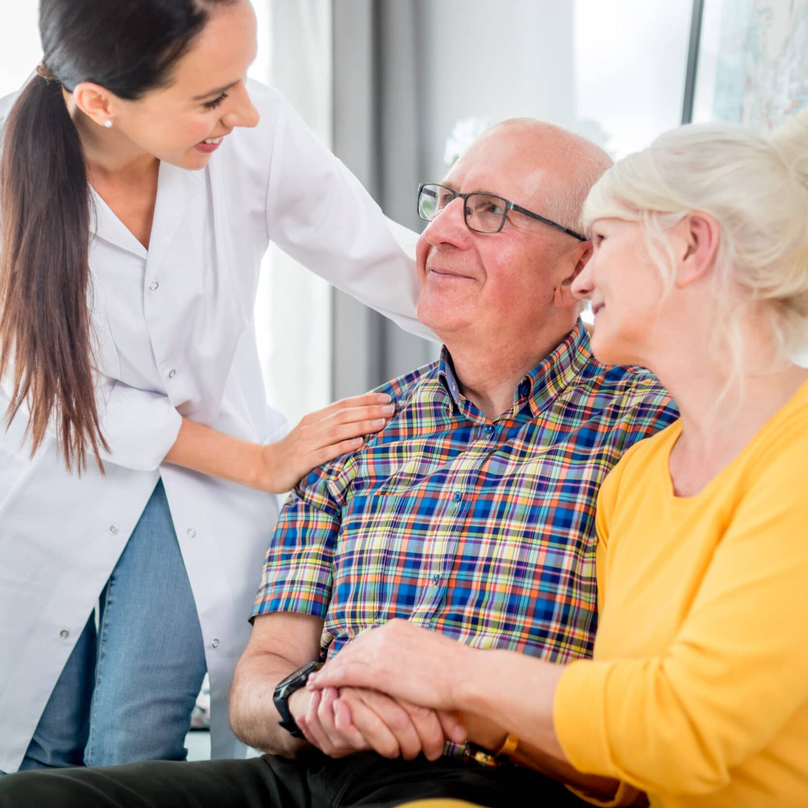 opiekunka seniorów z seniorami